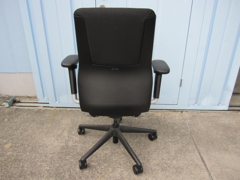 特価！　事務イス　肘あり　ブラック　プラス製Beチェア　KD-MA61SL BK