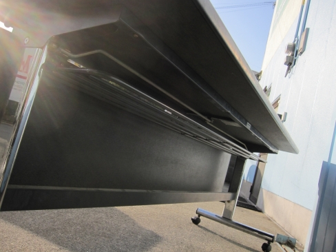 会議テーブル　1800ｘ600ｘ700　スタックテーブル　幕板あり　アイボリー