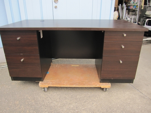 特価！　木製デスク　鍵あり　1600ｘ800ｘ700