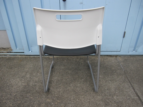 会議用チェア　グレー　スタッキングチェア　座面：ビニールレザー