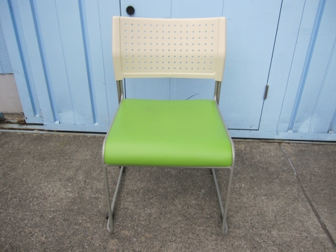 会議チェア　グリーン　スタッキングチェア　ビニールレザー