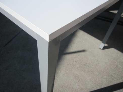 会議テーブル　ホワイト　1800ｘ900ｘ700　配線ボックスあり