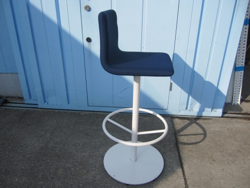 カウンターチェア　SH760　ネイビー　イトーキ製　KFT-110GB-W9B2