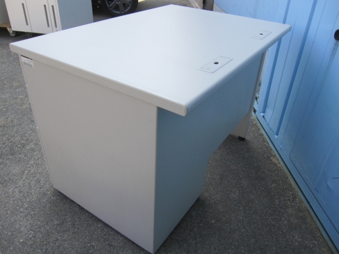 事務机　片袖デスク　鍵あり　オフホワイト　イトーキ製CZ　1000ｘ700ｘ700