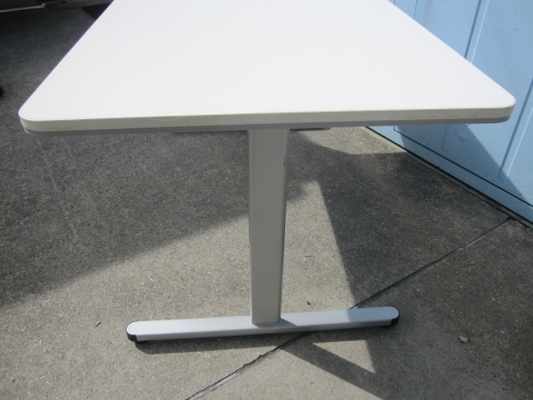 会議用テーブル　ホワイト　1500ｘ750ｘ720　Ｔ字脚