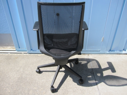 未使用品！　メッシュチェア　肘あり　ブラック　井上金庫製SPN-53A　定価60,000円程度