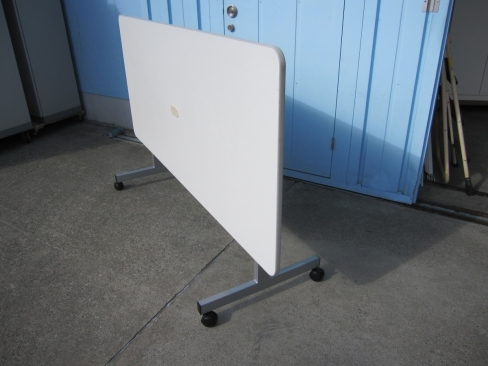 特価！　会議テーブル　1800ｘ800ｘ700　ホワイト　配線穴あり　キャスター付き　スタックテーブル