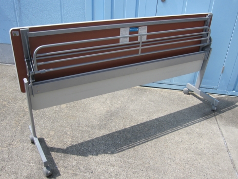 特価！　会議用テーブル　幕板付き　ニューグレー　1800ｘ450ｘ700　天板傷あり