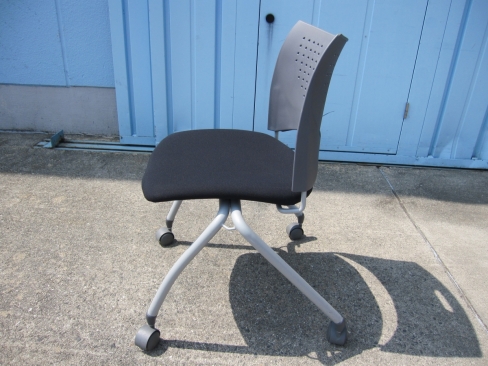 会議用チェア　グレー/ブラック　ライオン製