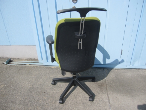 事務イス　肘あり　ライトグリーン　ウチダ製シエルト　ハンガー付き