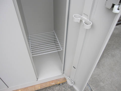 3人用ロッカー　鍵あり　ニューグレー　オカムラ製　900ｘ515ｘ1790