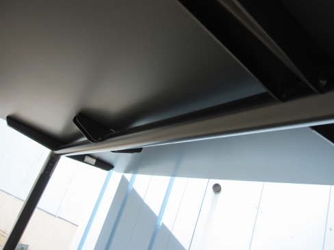 会議テーブル　Ｔ字脚　ホワイト　1500ｘ750ｘ720　オカムラ製