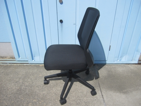 事務イス　ブラック　メッシュ　肘なし
