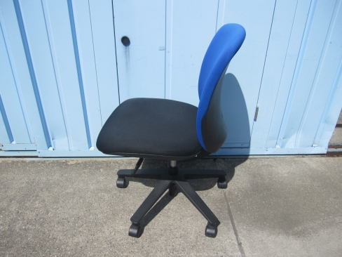 事務イス　ナイキ製　ブルー/ブラック