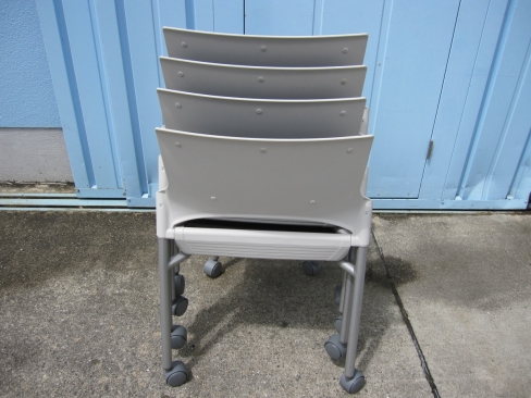 会議用チェア　4台セット　キャスター付き　スタッキングチェア　ブラック　イナバ製