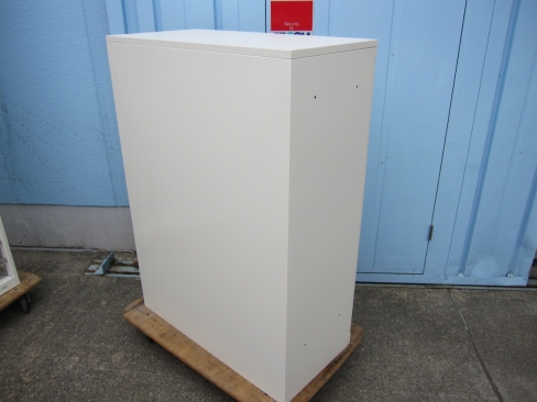 3段ラテラル　鍵あり　ホワイト　オカムラ製ヴィラージュ