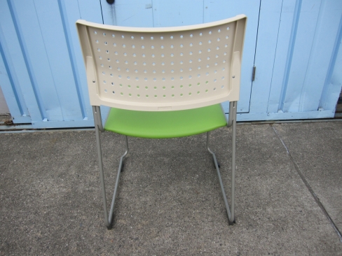会議チェア　グリーン　スタッキングチェア　ビニールレザー
