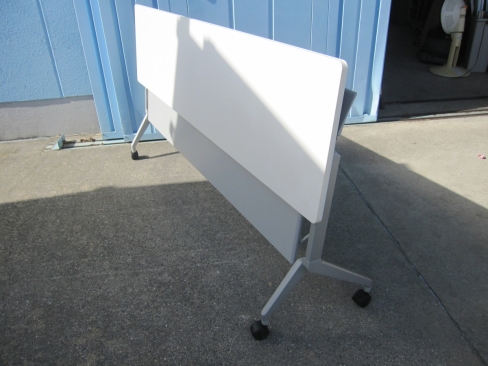 会議テーブル　スタックテーブル　幕板あり　ホワイト　1800ｘ450ｘ720　コクヨ製