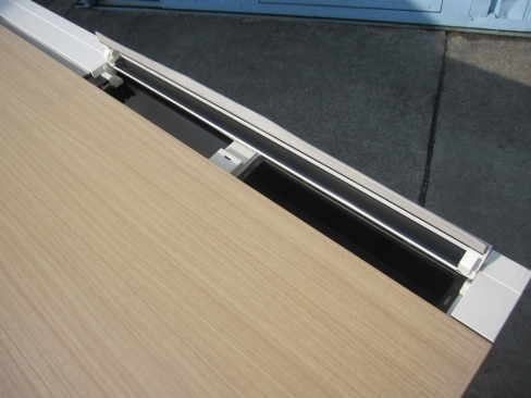 事務机　片袖デスク　鍵あり　天板チーク/ホワイト　1400ｘ700ｘ720　イトーキ製ＣＺＲ