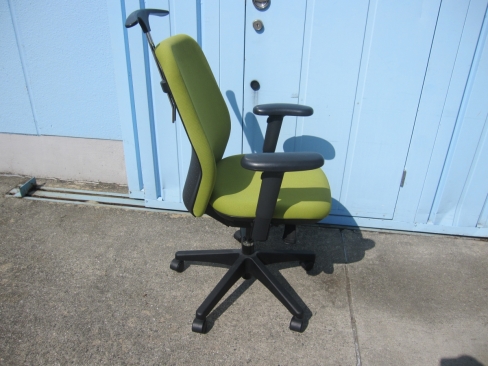 事務イス　肘あり　ライトグリーン　ウチダ製シエルト　ハンガー付き