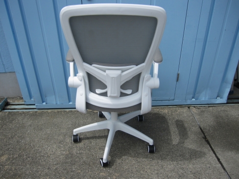 事務イス　肘あり　ライトグレー