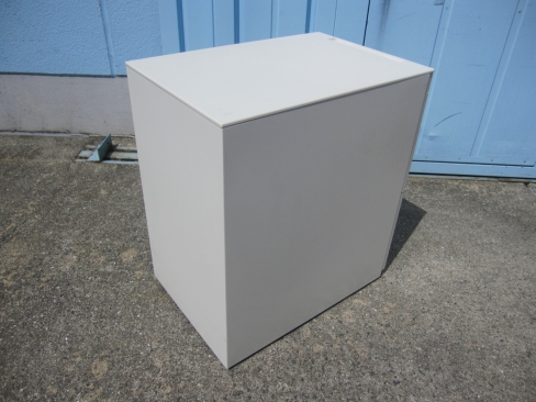 ３段ワゴン　ホワイト　鍵あり　生興製　400ｘ580ｘ650