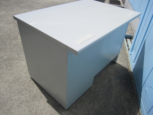事務机　片袖デスク　鍵あり　1000ｘ700ｘ700　ニューグレー　ナイキ製