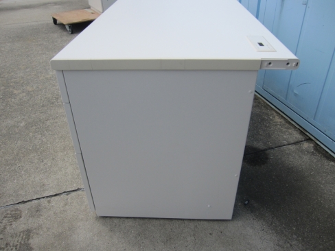 事務机　両袖デスク　ホワイト　鍵あり　イナバ製　1400ｘ700ｘ700