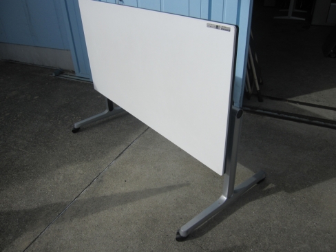 会議テーブル　ホワイト　スタックテーブル　1500ｘ750ｘ720　オカムラ製インターアクト