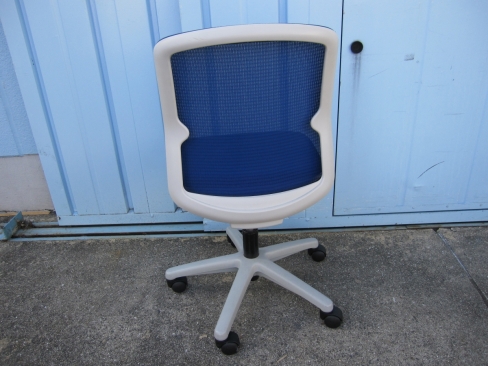 事務イス　ブルー　ウチダ製エニーザチェア　肘なし　メッシュ　ローバック
