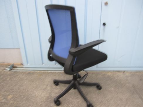 事務イス　メッシュ　肘あり　ブルー/ブラック