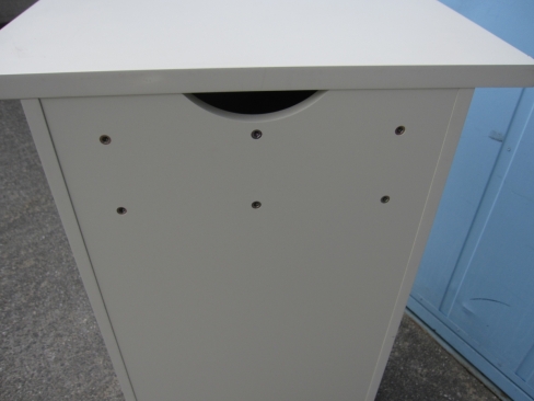 受付カウンター　ホワイト　600ｘ450ｘ1010　天板角傷あり