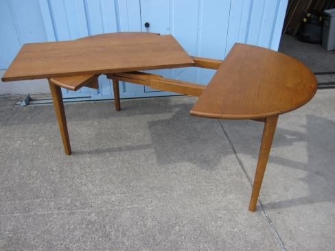 ダイニングテーブル　エクステンションテーブル　1100～1700ｘ1100ｘ720　定価13万円程度