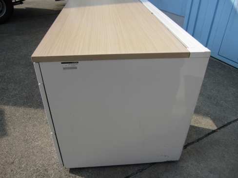 事務机　片袖デスク　鍵あり　天板チーク/ホワイト　1400ｘ700ｘ720　イトーキ製ＣＺＲ