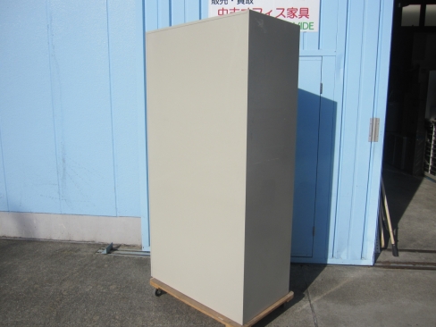 3人用ロッカー　鍵あり　ニューグレー　900ｘ515ｘ1790　コクヨ製