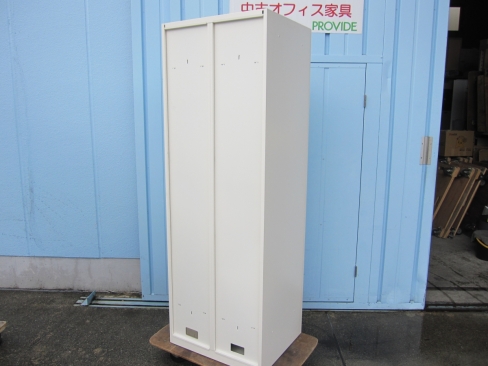 ２人用ロッカー　ホワイト　鍵あり　614ｘ515ｘ1790　オカムラ製ヴィラージュ