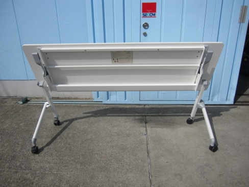 スタックテーブル　ホワイト　1800ｘ600ｘ720　脚のキャップなし　会議テーブル