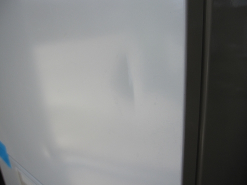 ２段脇机　鍵あり　ニューグレー　400ｘ700ｘ700　プラス製　扉へこみあり