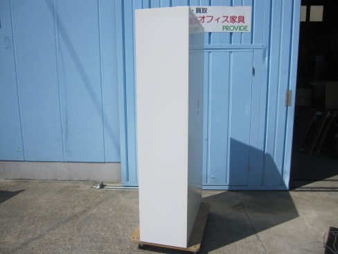 両開き書庫　ホワイト　鍵あり　日焼け跡あり　900ｘ400ｘ1850