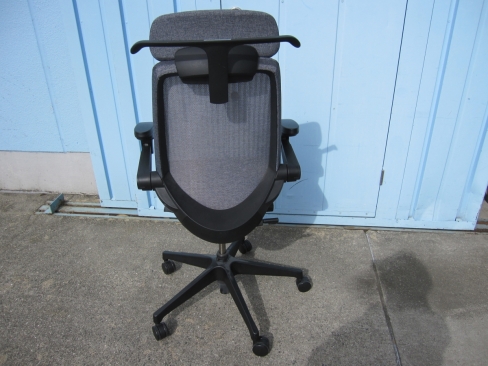 事務イス　肘あり　ヘッドレスト付き　グレー　イトーキ製ノート　KJ-177JE-T1T3