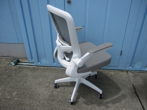 事務イス　肘あり　ライトグレー