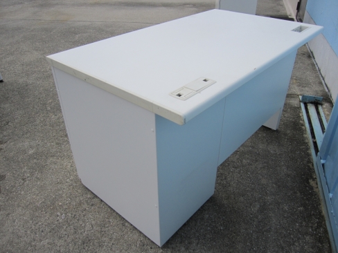 事務机　片袖デスク　ホワイト　鍵あり　1200ｘ700ｘ700