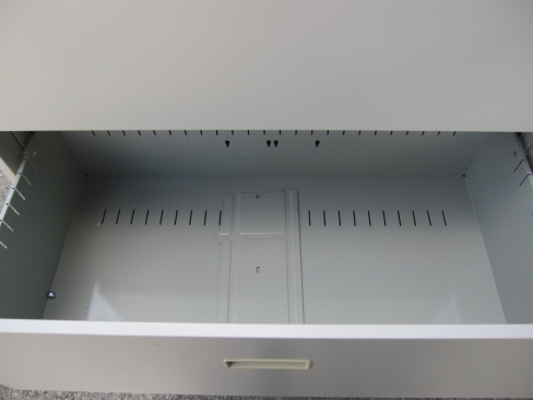 3段ラテラル　鍵あり　ニューグレー　コクヨ製　900ｘ450ｘ1100　天板に塗装はげあり