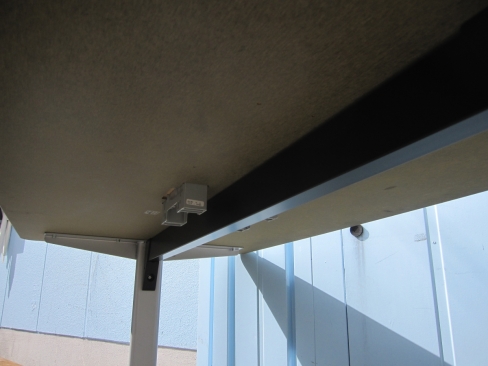 会議用テーブル　ホワイト　1500ｘ750ｘ720　配線ボックス付き　Ｔ字脚