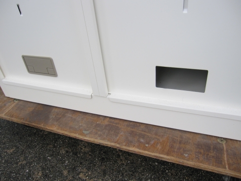 ２人用ロッカー　ホワイト　鍵あり　614ｘ515ｘ1790　オカムラ製ヴィラージュ