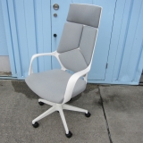 ハイバックチェア ライトグレー 肘あり