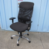 事務イス ブラック 肘あり メッシュ ヘッドレスト付き