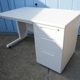 事務机 ホワイト 鍵あり 仕切り板・ペントレイ無し 1200x700x700