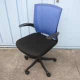 事務イス メッシュ 肘あり ブルー/ブラック