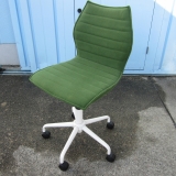 事務イス グリーン 肘なし